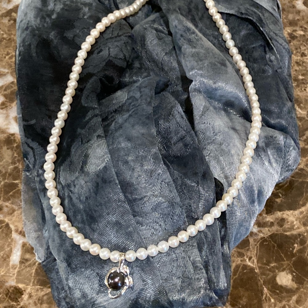 Necklace - Women’s cultured pearl necklace